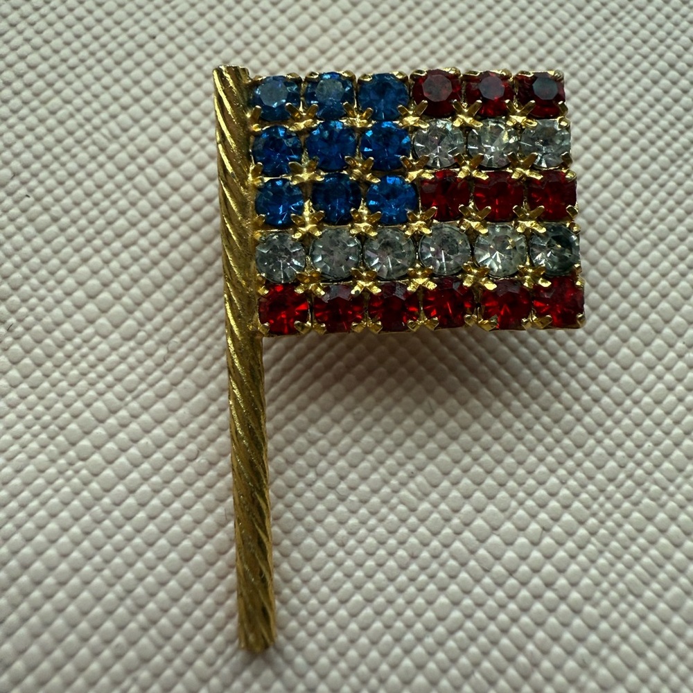 Patriotic Rhinestone Flag Brooch - Picture 4 of 12